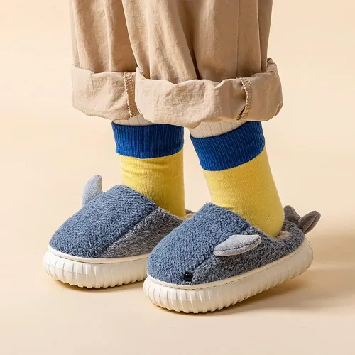 Miniatura 4 de Cozomiz Pantuflas para niños y niñas, lindas pantuflas de delfín para invierno, con forro de piel sintética, cálidas, antideslizantes