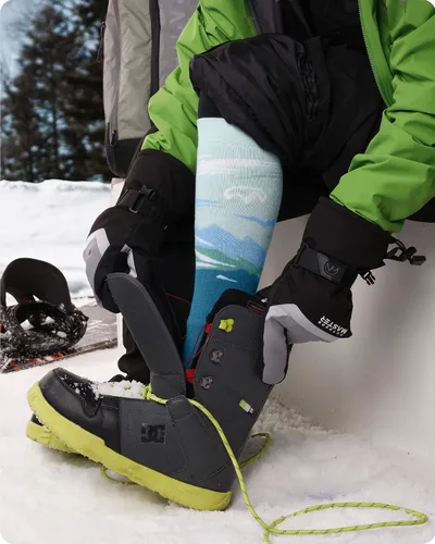 Miniatura 7 de OutdoorMaster Calcetines de esquí, paquete de 2 pares de calcetines térmicos para esquí y snowboard para mujer, puño antideslizante sobre