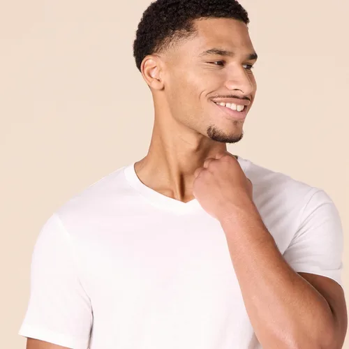 Miniatura 4 de Tienda Essentials Camiseta interior con cuello en V para hombre, transpirable, de algodón, paquete de 6