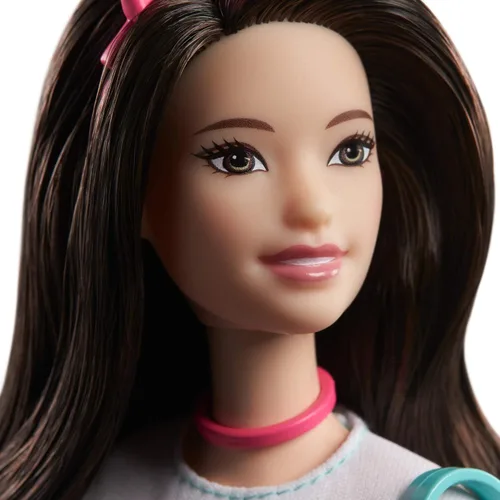 Miniatura 3 de Barbie Muñeca Princess Adventure Renee (morena de 12 pulgadas) en moda y accesorios, con teléfono inteligente, bolso, taza de viaje y tiara, regalo