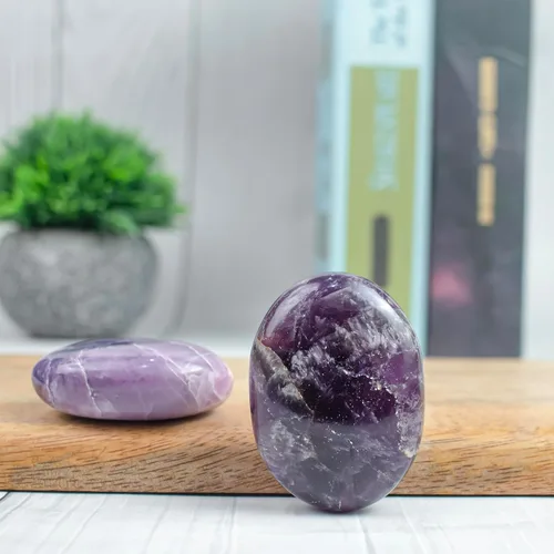 Miniatura 8 de Piedra de palma amatista de 2.165-2.362 in, piedra de preocupación para curación de chakras naturales, reiki, piedra pulida, bolsillo tallado a mano