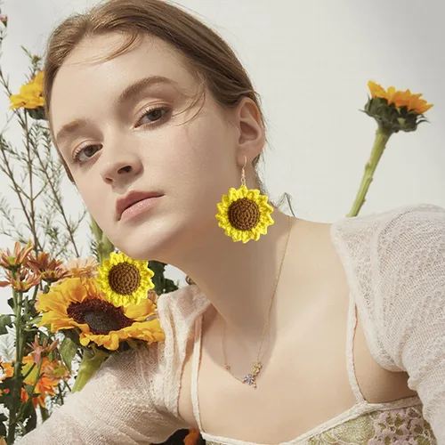 Miniatura 6 de Aretes colgantes únicos y ligeros hechos a mano con forma de girasol grande, bonitos aretes de gancho floral de flor bohemia para mujer, fiesta