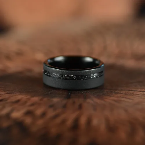 Miniatura 2 de Anillo de boda para hombre, tungsteno de meteorito aplastado, negro, 0.315 in