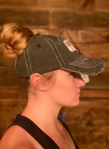 Miniatura 2 de Sombrero de cola de caballo desgastado para mujer, diseño de bandera americana, gorra de cola de caballo alta