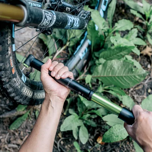 Miniatura 3 de OneUp Components Bomba de bicicleta EDC