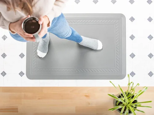 Miniatura 13 de WeatherTech ComfortMat, 24 x 36 pulgadas Antifatiga Comfort Mat, patrón de fibra de carbono, marrón Beige Bronceado