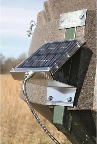 Miniatura 2 de BOSS Buck - Panel solar de 12 V/cargador de batería universal versátil y duradero premontado para comedero de ciervos/soporte de montaje, accesorios