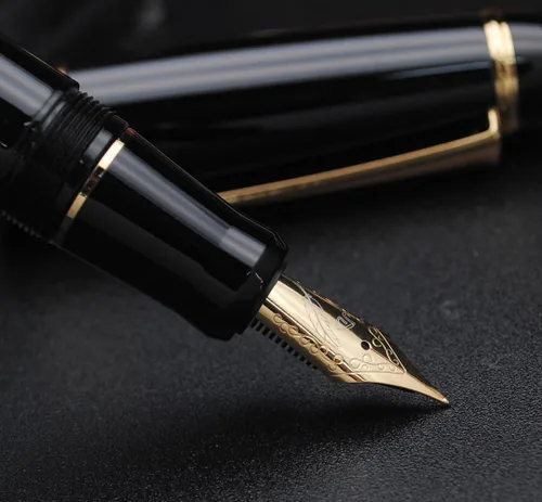 Miniatura 8 de Pluma estilográfica grande de metal, plumilla mediana de 0,7 mm, incluye convertidor de tinta y 5 cartuchos, acabado brillante pintado al piano Negro