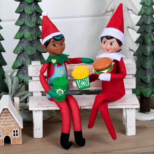 Miniatura 8 de The Elf on the Shelf Accesorios polares: ayuda a los elfos a crear nuevas escenas o compartir juegos de simulación - Incluye más de 20 accesorios