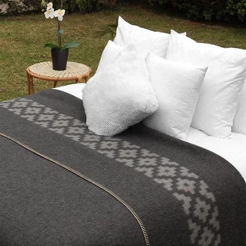 Miniatura 7 de Manta gruesa de lana de alpaca pesada para acampar al aire libre en interiores, diseño étnico suave de Perú (gris oscuro, gris suave, tamaño queen)