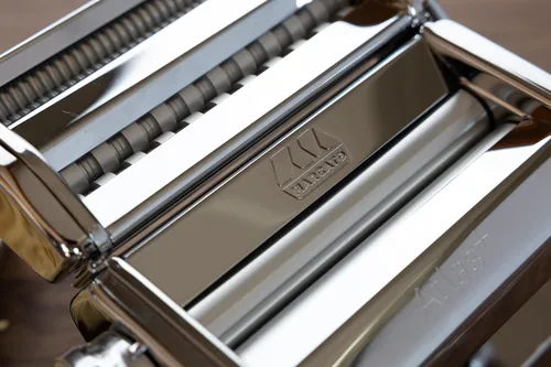 Miniatura 6 de Marcato Made in Italy Atlas+Pasta Machine, Chrome. Chrome Plated Steel & Aluminum Rollers, Double Cutter for Lasagna, Fettuccine & Spaghetti