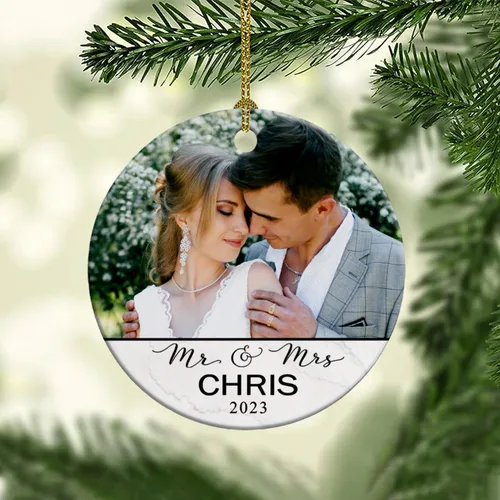 Miniatura 5 de Adorno de cerámica personalizable con texto en inglés «Our First Christmas Together As Mr and Mrs 2024», adorno personalizado para parejas recién