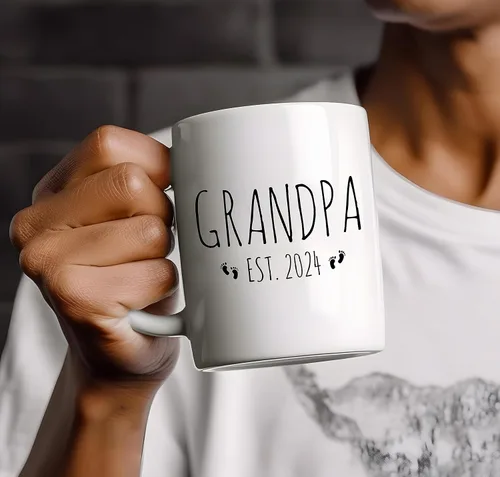 Miniatura 2 de Taza Grandpa Est. 2024 Anuncio de embarazo Grandpa To Be Taza promovida a abuelo Presente 11 oz Blanco