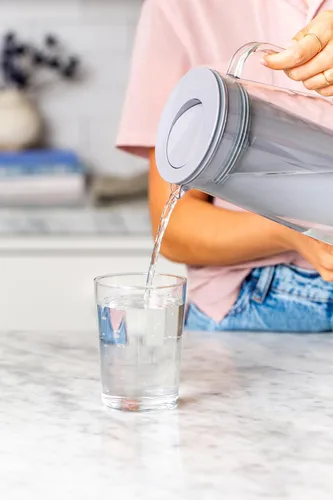 Miniatura 7 de LifeStraw Home – Jarra de filtro de agua, 7 tazas, Wisteria, sin BPA Diseñada para protección diaria contra bacterias, parásitos, microplásticos