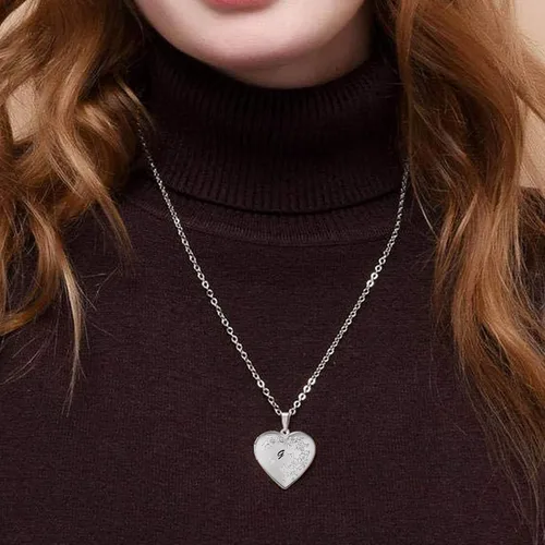 Miniatura 4 de AMATOLOVE Collar con medallón de corazón para mujeres y niñas que sostiene imágenes iniciales de la A a la Z, collares de mariposa con medallón