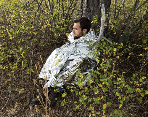 Miniatura 6 de MEKKAPRO Mantas térmicas de Mylar de emergencia (paquete de 4), tamaño de bolsillo para emergencias, camping, al aire libre, senderismo