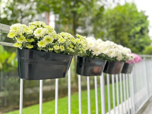 Miniatura 2 de LaLaGreen Maceta de Riel para Plantas de Exterior (11.2 Pulgadas, Paquete de 8) Macetas Colgantes de Hierro Metal Negro Barandillas de Terraza Cubos