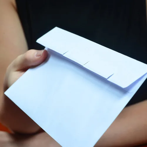 Miniatura 5 de Quality Park Sobres de seguridad de doble ventana #8 5/8, autosellados, a prueba de manipulaciones, para cheques, nómina, tejido blanco de 24
