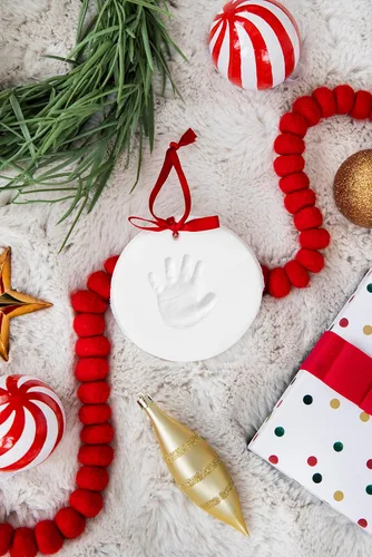 Miniatura 10 de Kit de adorno de huellas de bebé Pearhead Babyprints, kit de impresión de mano o huella de bebé fácil sin hornear, regalo de Navidad para bebé