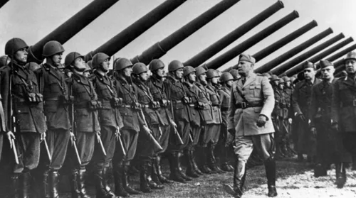 Miniatura 3 de 1939-1942 Moneda italiana de la era de Mussolini de la Segunda Guerra Mundial durante el gobierno fascista de 20 centesimi en condición circulada