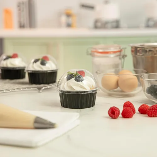 Miniatura 3 de Restaurantware Ramequines desechables de 4.2 onzas con tapas, 100 vasos desechables redondos de crema brulee, tapas de cúpula aptas para horno, Negro