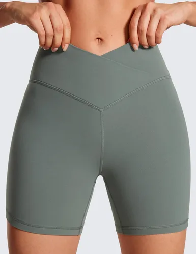 Miniatura 3 de CRZ YOGA Butterluxe - Pantalones cortos cruzados de 5 pulgadas para mujer, cintura alta, para entrenamiento, yoga, suave