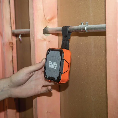 Miniatura 6 de KLEIN TOOLS AEPJS2 - Altavoz Bluetooth con tira magnética y gancho, recargable, inalámbrico y compatible con Aux, manos libres, tiempo