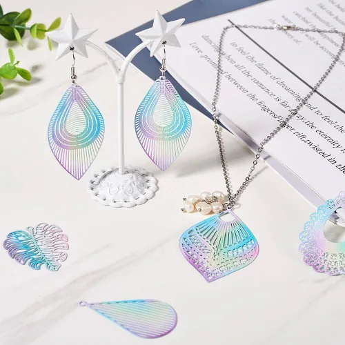 Miniatura 100 de FASHEWELRY 16 dijes de plumas de arco iris de acero inoxidable con alas de filigrana, adornos de metal de 4 colores para hacer joyas, pulseras