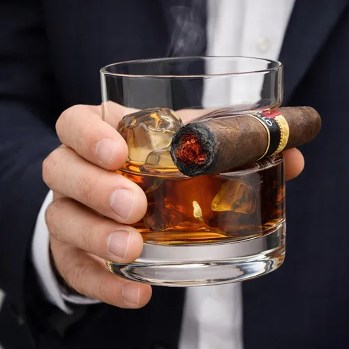 Miniatura 3 de Godinger Regalos para hombres, Vaso de whisky para cigarro, Vasos de whisky Old Fashioned con reposo de cigarro con hendidura, Regalos para papá