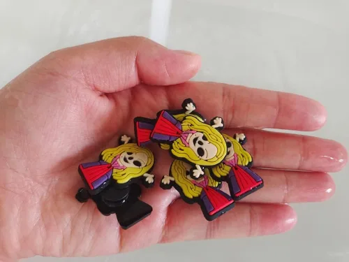 Miniatura 7 de hunanzhongyi Lote de 50 dijes para zapatos de película de terror dijes para zapatos de Halloween para adolescentes niños niñas hombres y mujeres