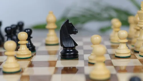 Miniatura 8 de Tournament Series Staunton Piezas de ajedrez con caballero alemán en boj ebonizado y boj - Rey ponderado de 3 pulgadas Juego de ajedrez de lujo