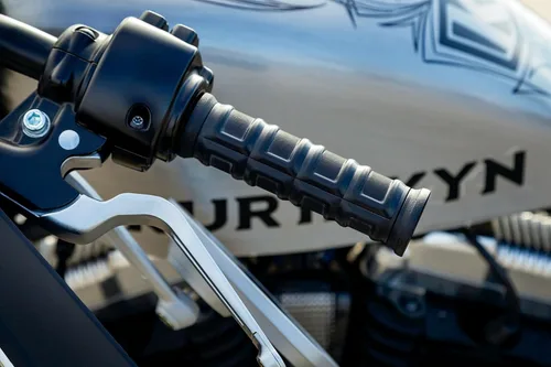Miniatura 6 de Kuryakyn 6673 Dillinger Puños para control del acelerador de doble cable: motocicletas Harley-Davidson 1996-2019, negro satinado, 1 par