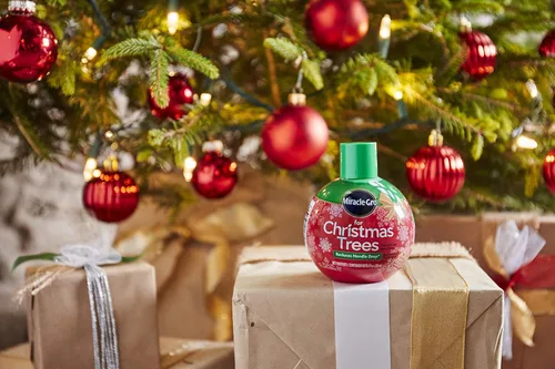 Miniatura 3 de Miracle-Gro para árboles de Navidad, alimento vegetal, hidrata los árboles y mantiene los árboles de Navidad verdes durante toda la temporada