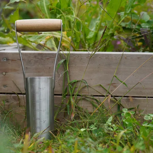 Miniatura 8 de Plantador de bulbos de jardín Berry&Bird con marca de profundidad de 15 cm, herramienta de trasplante de bulbos de jardín con mango de madera