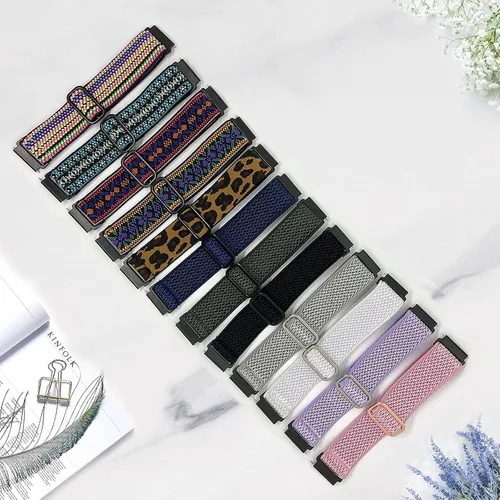 Miniatura 5 de Paquete de 4 bandas elásticas compatibles con pulseras Fitbit Versa y Versa 2, correas de repuesto elásticas ajustables de nailon suave para mujeres