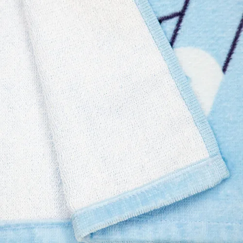 Miniatura 4 de Jay Franco Bluey Piggyback - Poncho con capucha para baño/piscina/playa, toalla de algodón súper suave y absorbente, mide 22 x 22 pulgadas