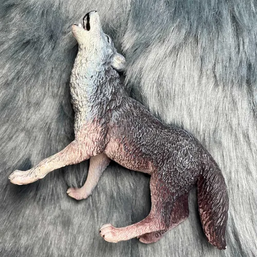 Miniatura 8 de Safari Ltd. Figura de lobo gris, figura detallada de plástico de 3.75 pulgadas, divertido juguete educativo para niños, niñas y niños a partir de 1
