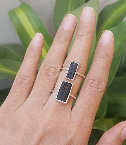 Miniatura 9 de Anillo apilable de plata esterlina maciza de turmalina negra cruda, piedra natal de octubre