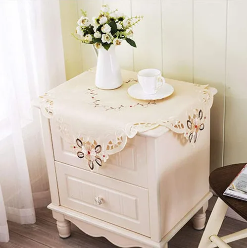Miniatura 8 de LeLehome - Mantel de encaje bordado con flores cafés, color crema y beige, diseño clásico y tela que no se arruga para mesa de comedor