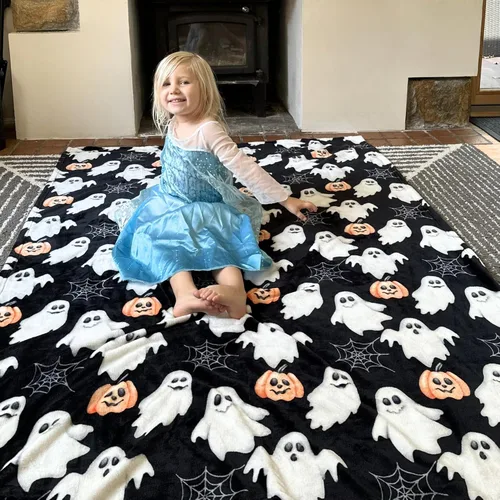 Miniatura 9 de Manta de Halloween: Jack O Lantern, calabazas, fantasmas blancos y telarañas en suave forro polar de terciopelo negro para sofá, sillas y cama Ghost
