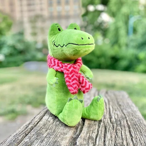 Miniatura 5 de YOTTOY Lyle el cocodrilo de peluche – Lyle Lyle - Animal de peluche de cocodrilo inspirado en el clásico libro infantil de Bernard Waber, suave