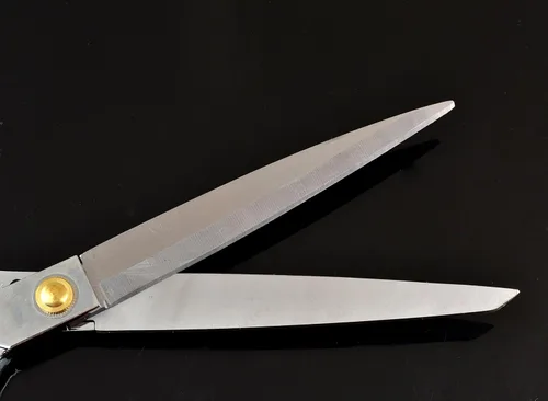 Miniatura 8 de eZthings®, tijeras resistentes tapizadas de 12" para cortes artísticos y confección de manualidades, tapetes. Plata de 10.5 pulgadas