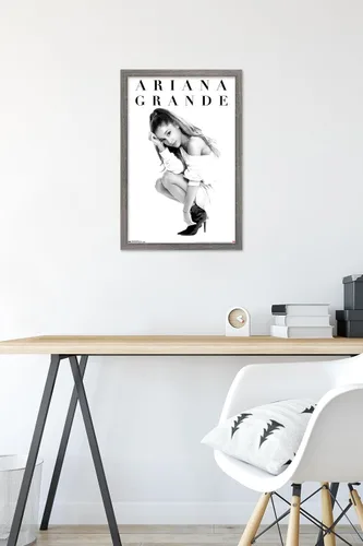 Miniatura 6 de Ariana Grande - Póster de pared de luna de miel, 22.4 pulgadas de largo x 14.7 pulgadas de ancho, versión enmarcada en madera de granero