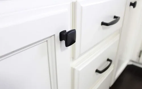 Miniatura 3 de Formosa Design Hardware - Paquete de manijas y perillas negras para gabinetes (5 pomos cuadrados)