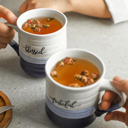 Miniatura 8 de DOWAN Tazas de café de 20 oz, tazas grandes con las palabras Bendito Agradecido, taza de café de porcelana, regalos de agradecimiento para mamá