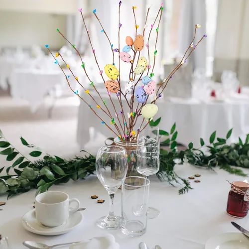 Miniatura 4 de Vid artificial en aerosol de Pascua con huevos de Pascua y bayas pastel, tallos florales decorativos de primavera, ramas de ramitas de huevo