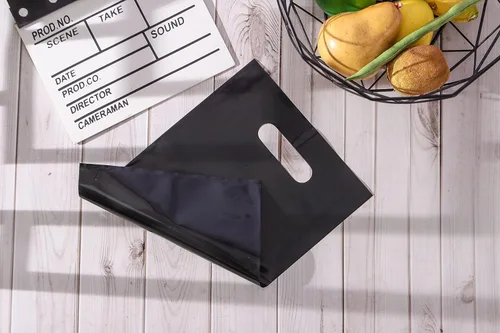 Miniatura 4 de ysmile Pequeña bolsa de compras de plástico negro con asa para pequeñas empresas Bolsa de plástico de mercancía troquelada bolsa de polietileno 100