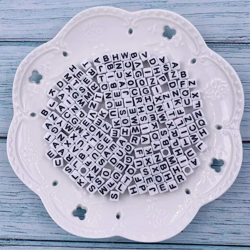 Miniatura 9 de 1000 cuentas de letras acrílicas en forma de cubo, cuentas del alfabeto, cuentas de números con cuerda elástica para hacer joyas