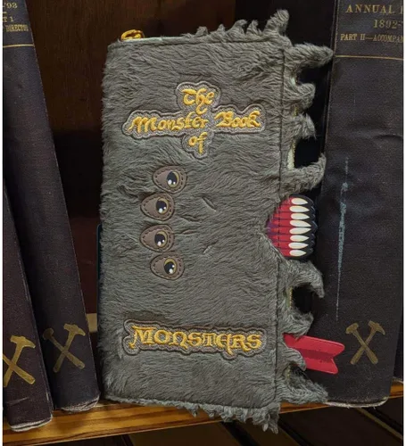 Miniatura 4 de Loungefly Cartera del libro de monstruos de Harry Potter, Marrón, Cartera con cremallera alrededor