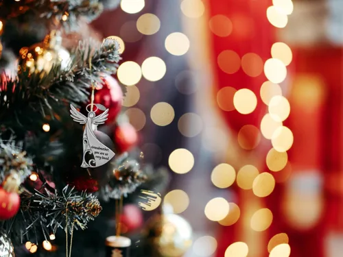 Miniatura 3 de Adorno de Navidad para abuela 2026 o dije de auto para abuela, ángel de metal con piedras brillantes, incluye etiqueta colgante 2026 y viene en caja